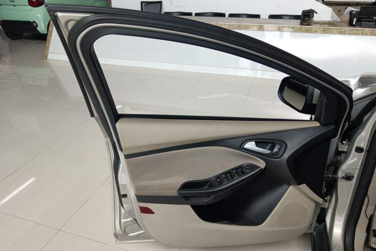 Used Ford Focus 2015 Sedan 1.6L Automatic Comfort Model Left Front Door Interior