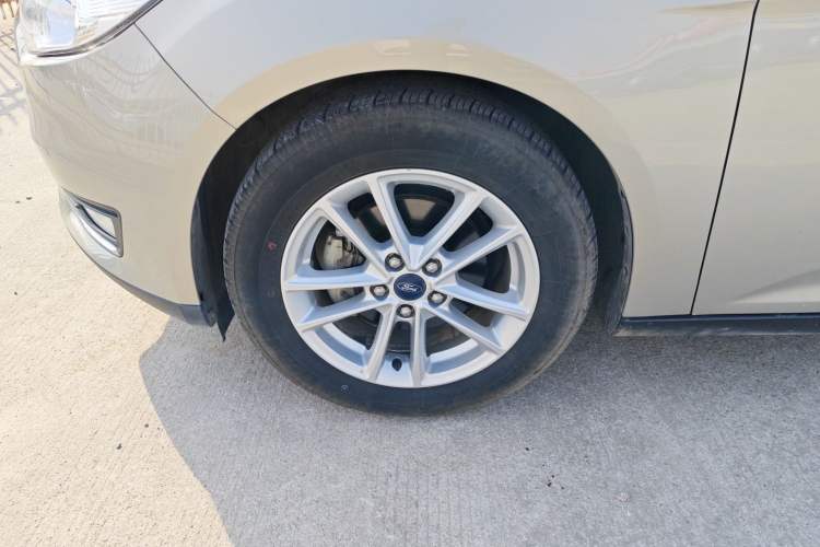 Used Ford Focus 2015 Sedan 1.6L Automatic Trend Model Left Front Wheel Hub