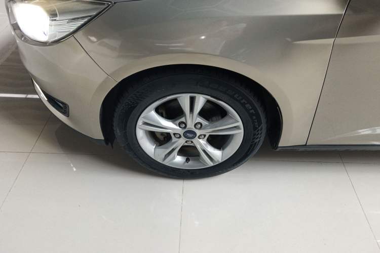 Used Ford Focus 2015 Sedan 1.6L Automatic Comfort Model Left Front Wheel Hub