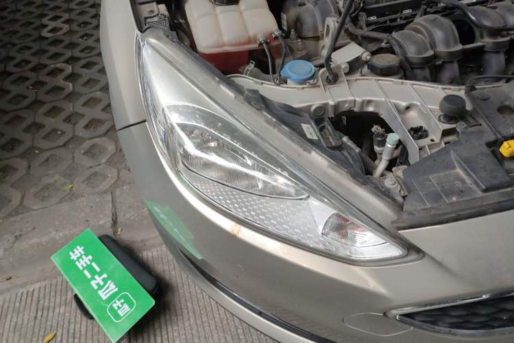 Used Ford Focus 2015 Hatchback 1.6L Automatic Comfort Model Right Front Headlight
