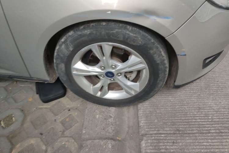 Used Ford Focus 2015 Hatchback 1.6L Automatic Comfort Model Right Front Wheel Hub