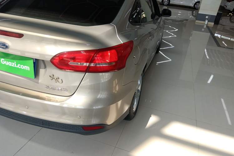 Used Ford Focus 2015 Sedan 1.6L Automatic Comfort Model Right Rear Taillight