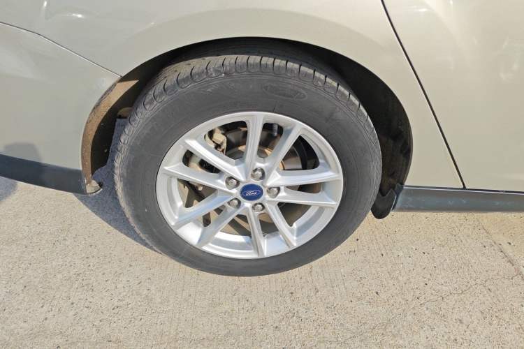 Used Ford Focus 2015 Sedan 1.6L Automatic Trend Model Right Rear Wheel Hub