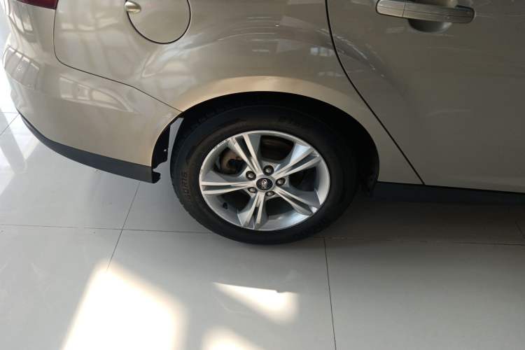 Used Ford Focus 2015 Sedan 1.6L Automatic Comfort Model Right Rear Wheel Hub