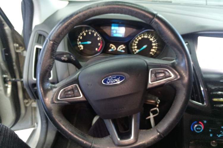 Used Ford Focus 2015 Sedan EcoBoost 125 Automatic Supreme Style Edition Steering Wheel