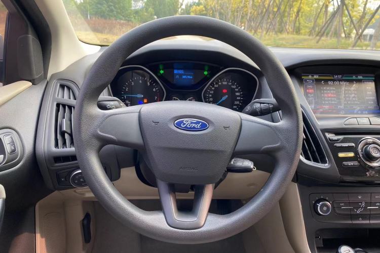 Used Ford Focus 2015 Sedan 1.6L Automatic Comfort Model Steering Wheel