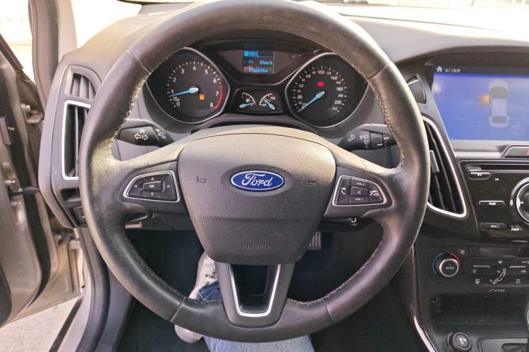 Used Ford Focus 2015 Sedan 1.6L Automatic Trend Model Steering Wheel