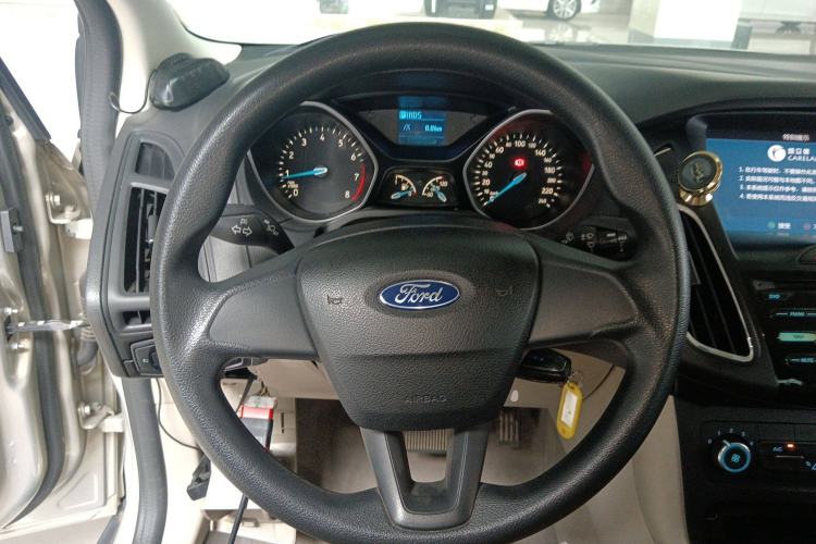 Used Ford Focus 2015 Sedan 1.6L Automatic Comfort Model Steering Wheel