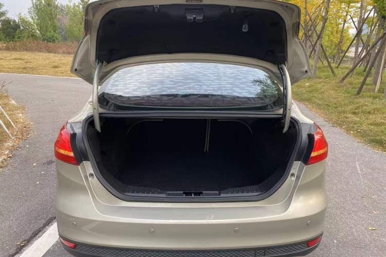 Used Ford Focus 2015 Sedan 1.6L Automatic Comfort Model Trunk