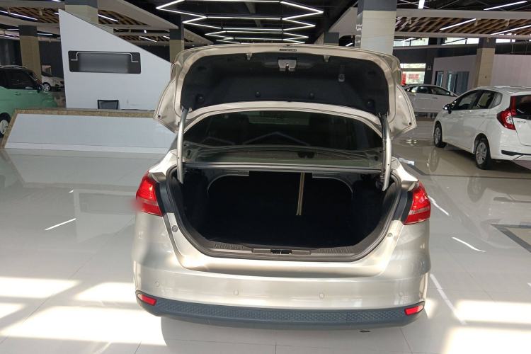 Used Ford Focus 2015 Sedan 1.6L Automatic Comfort Model Trunk