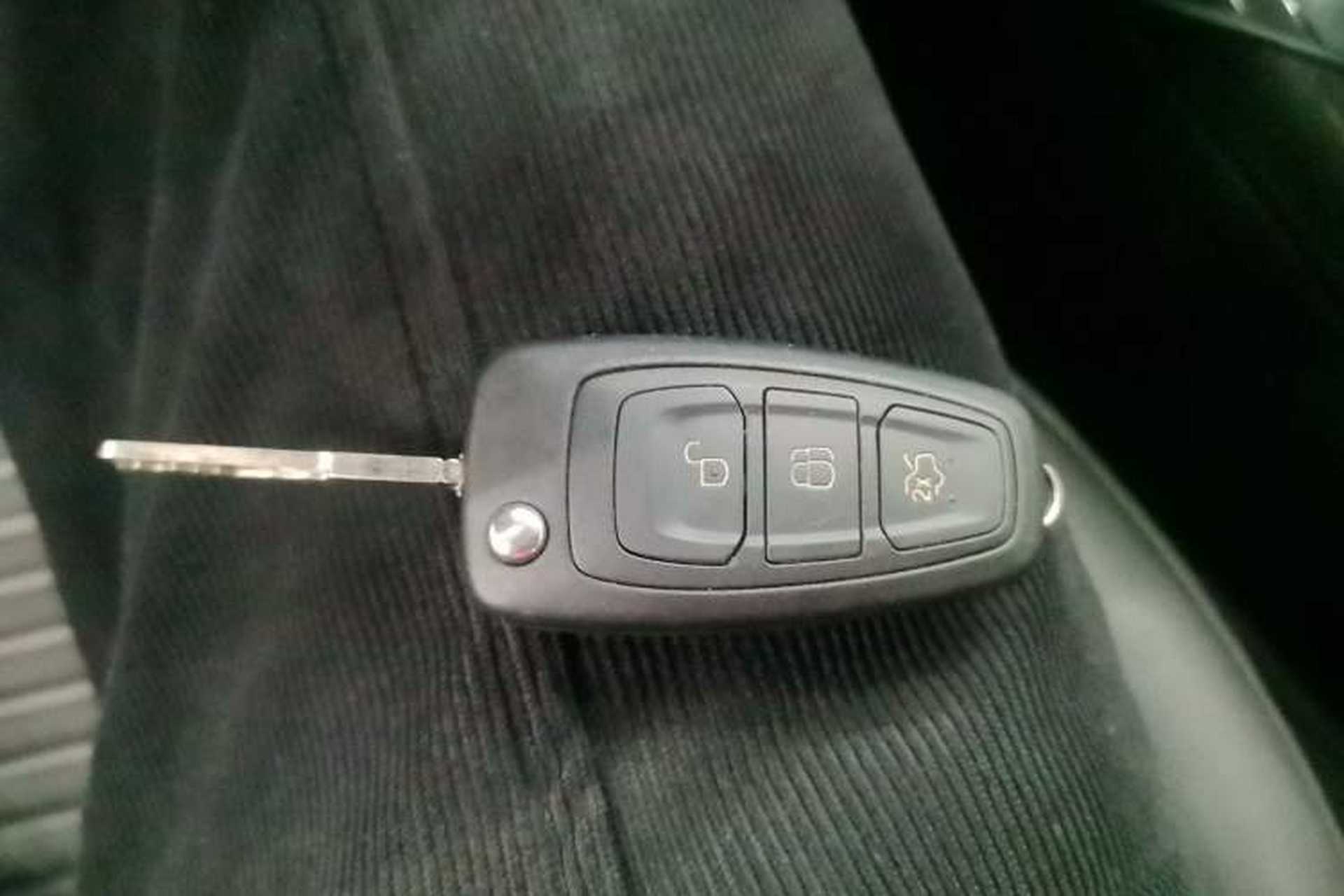 Used Ford Focus 2015 Sedan EcoBoost 180 Automatic Elite Model Vehicle Key