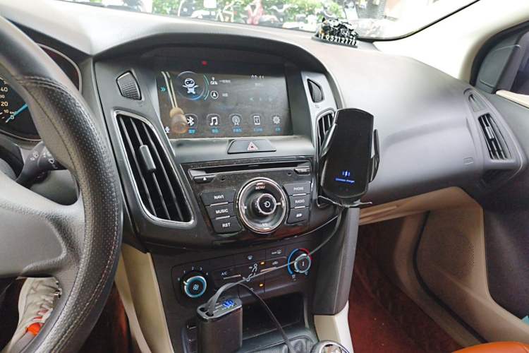 Used Ford Focus 2015 Sedan 1.6L Manual Comfort Model Audio And AC Panel