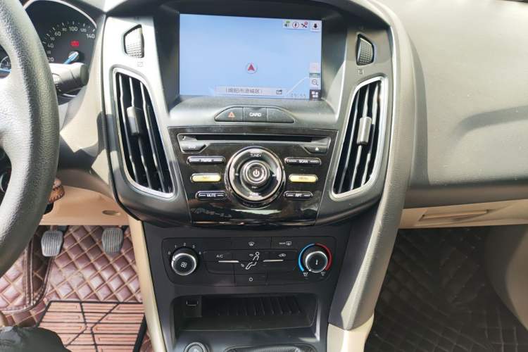 Used Ford Focus 2015 Sedan 1.6L Manual Comfort Model Audio And AC Panel