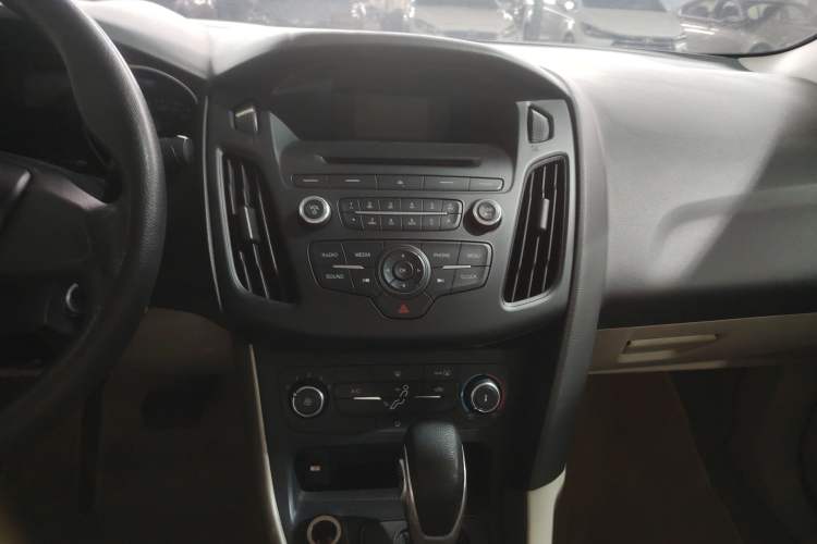 Used Ford Focus 2015 Sedan 1.6L Automatic Comfort Model Audio And AC Panel