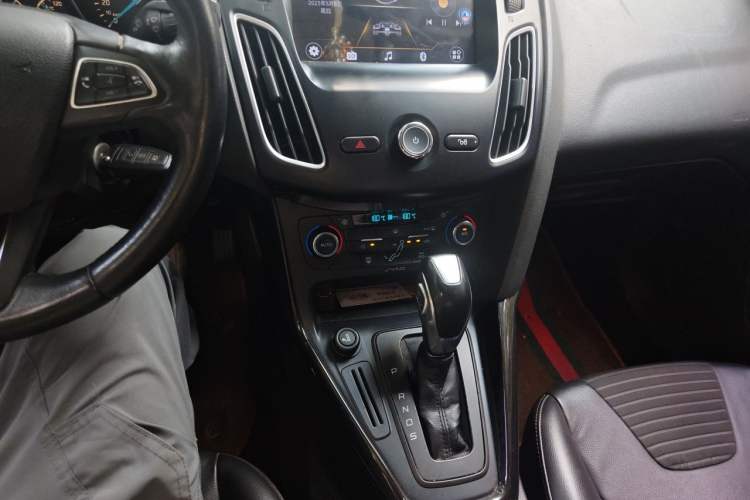 Used Ford Focus 2015 Sedan 1.6L Automatic Trend Model Audio And AC Panel