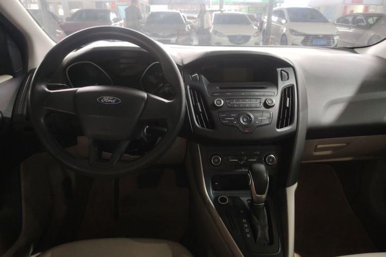 Used Ford Focus 2015 Sedan 1.6L Automatic Comfort Model Center Console
