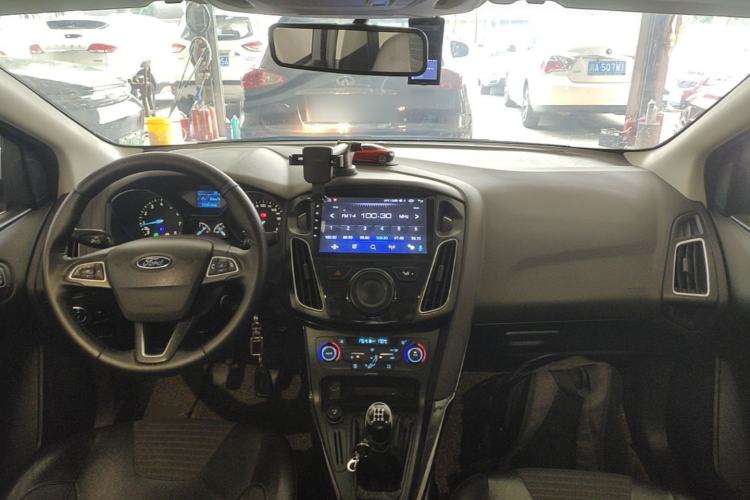 Used Ford Focus 2015 Sedan 1.6L Manual Fashion Edition Center Console