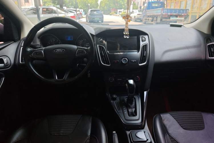 Used Ford Focus 2015 Sedan 1.6L Automatic Trend Model Center Console