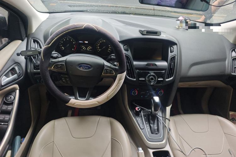 Used Ford Focus 2015 Sedan EcoBoost 180 Automatic Flagship Model Center Console