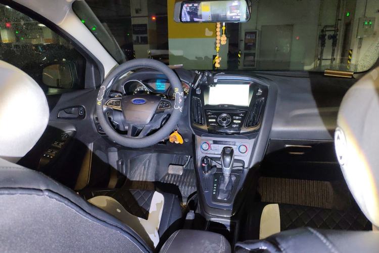 Used Ford Focus 2015 Sedan 1.6L Automatic Trend Model Center Console