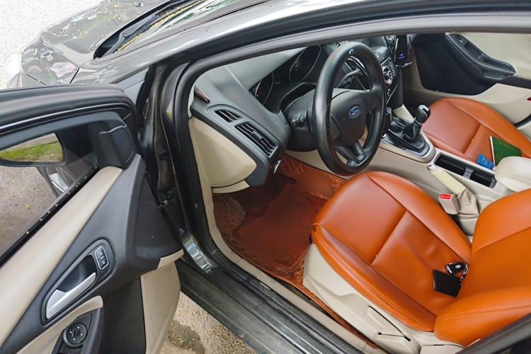 Used Ford Focus 2015 Sedan 1.6L Manual Comfort Model Driver Seat