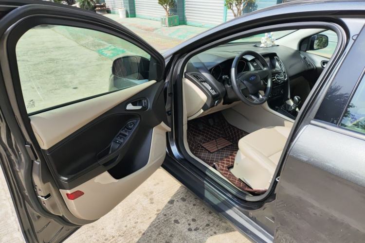 Used Ford Focus 2015 Sedan 1.6L Manual Comfort Model Driver Seat