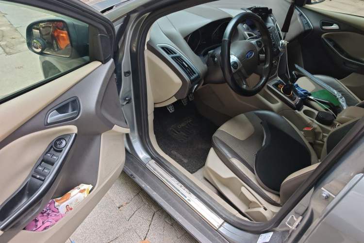 Used Ford Focus 2015 Hatchback 1.6L Manual Fashion Edition Driver Seat