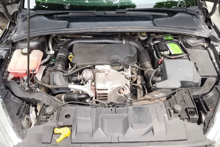 Used Ford Focus 2015 Sedan EcoBoost 125 Manual – Ultra-Style Edition Engine Bay