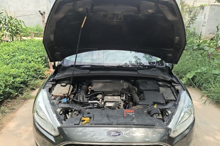 Used Ford Focus 2015 Hatchback EcoBoost 125 Automatic Supreme Style Edition Engine Bay