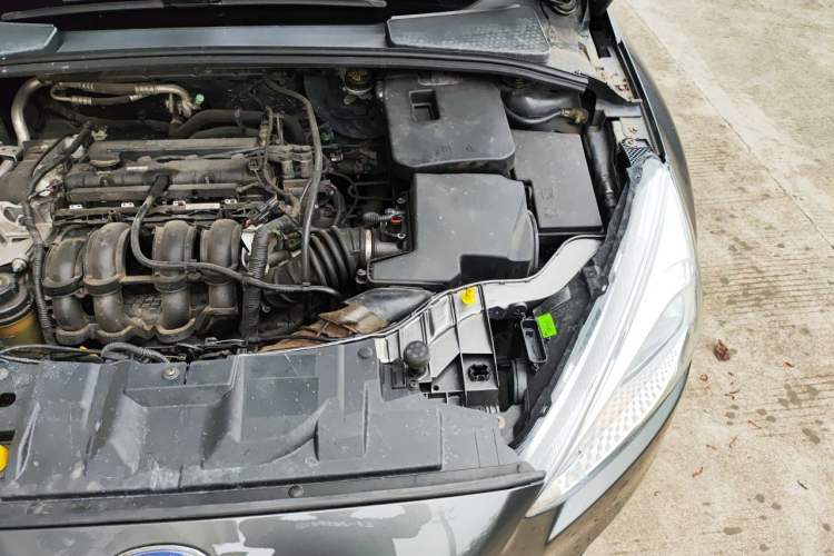 Used Ford Focus 2015 Sedan 1.6L Manual Comfort Model Engine Bay Left