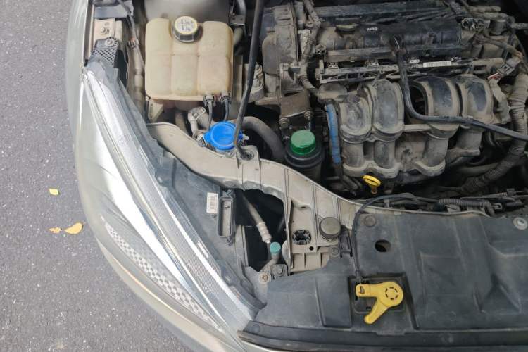 Used Ford Focus 2015 Sedan 1.6L Automatic Trend Model Engine Bay Right