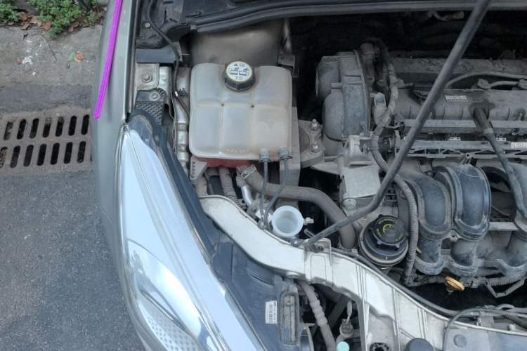 Used Ford Focus 2015 Sedan 1.6L Automatic Comfort Model Engine Bay Right