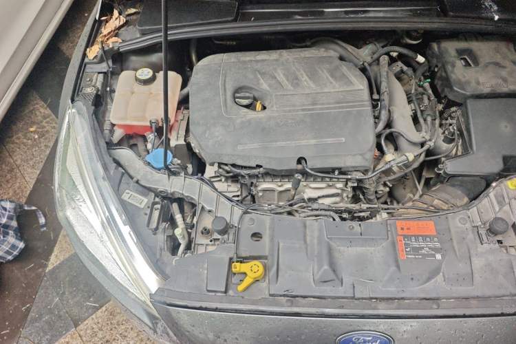 Used Ford Focus 2015 Sedan EcoBoost 180 Automatic Flagship Model Engine Bay Right