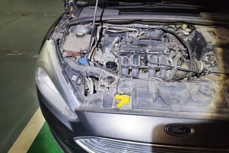 Used Ford Focus 2015 Sedan 1.6L Automatic Trend Model Engine Bay Right