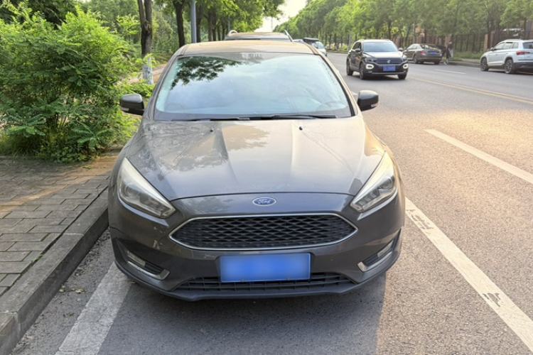 Used Ford Focus 2015 Hatchback EcoBoost 180 Automatic Elite Model Exterior 2