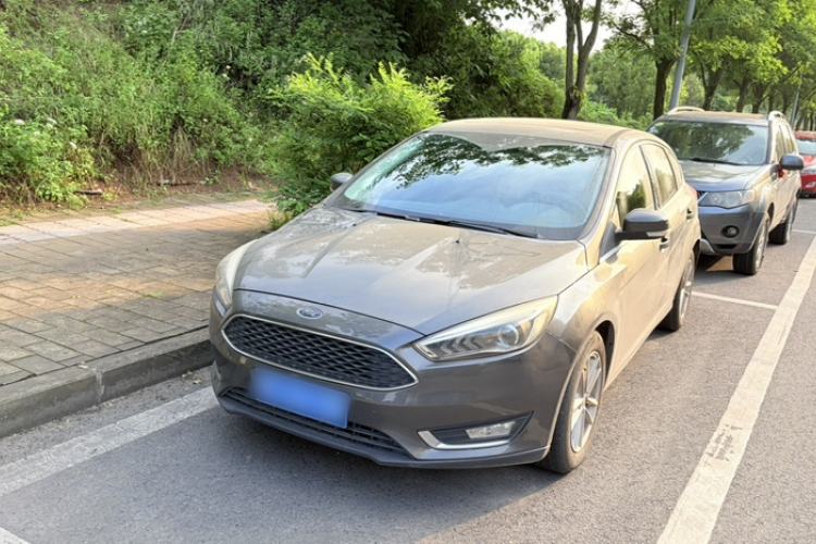 Used Ford Focus 2015 Hatchback EcoBoost 180 Automatic Elite Model Exterior 3