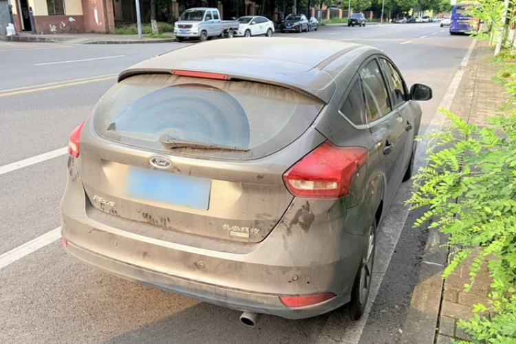 Used Ford Focus 2015 Hatchback EcoBoost 180 Automatic Elite Model Exterior 4
