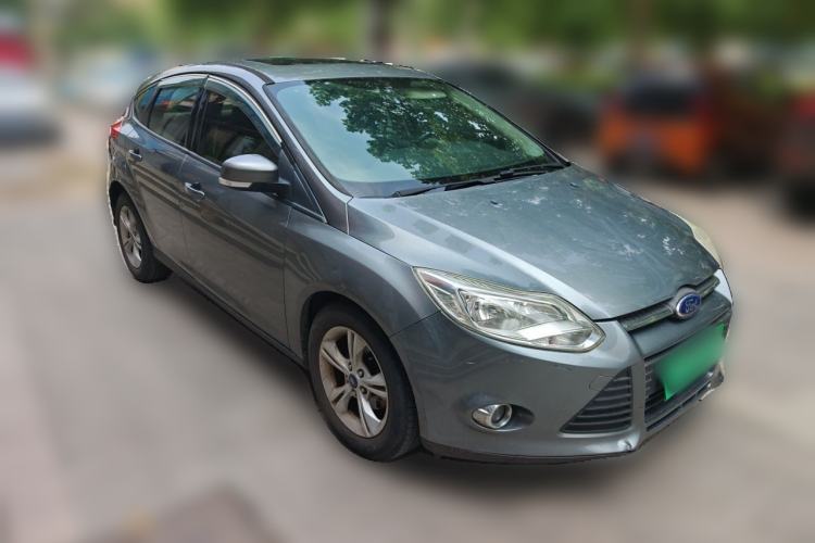 Used Ford Focus 2015 Hatchback 1.6L Manual Fashion Edition Front Right 45 Deg