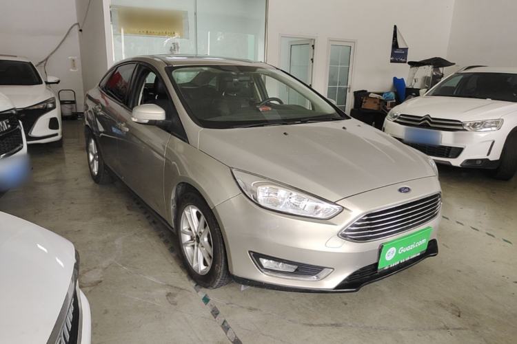 Used Ford Focus 2015 Sedan 1.6L Manual Fashion Edition Front Right 45 Deg