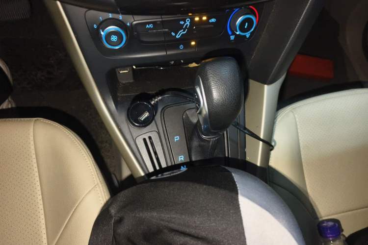 Used Ford Focus 2015 Sedan 1.6L Automatic Comfort Model Gear Lever