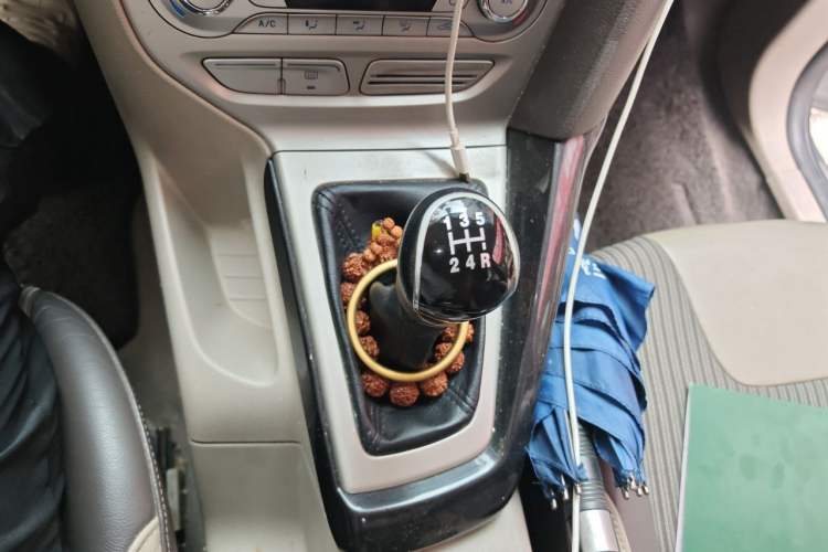 Used Ford Focus 2015 Hatchback 1.6L Manual Fashion Edition Gear Lever