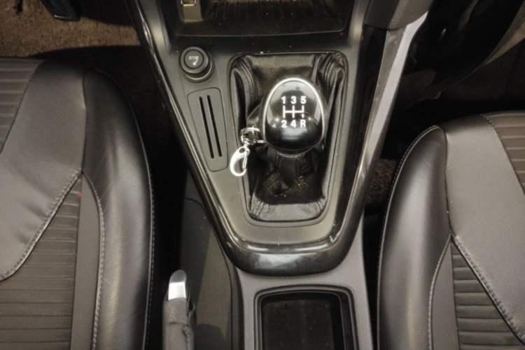 Used Ford Focus 2015 Sedan 1.6L Manual Fashion Edition Gear Lever