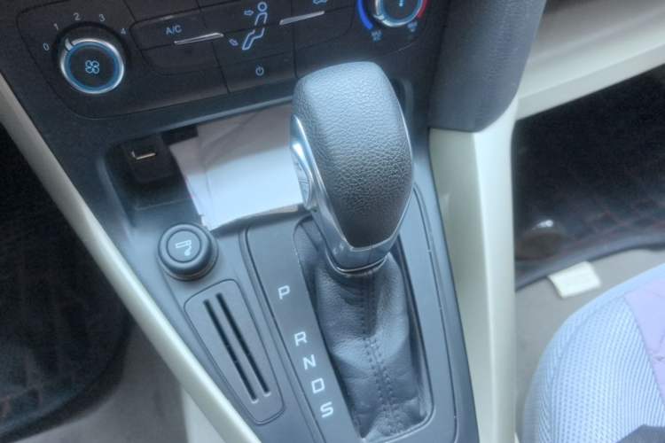 Used Ford Focus 2015 Sedan 1.6L Automatic Comfort Model Gear Lever