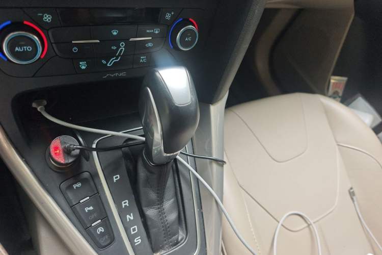 Used Ford Focus 2015 Sedan EcoBoost 180 Automatic Flagship Model Gear Lever