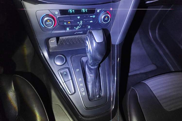 Used Ford Focus 2015 Sedan EcoBoost 180 Automatic Elite Model Gear Lever