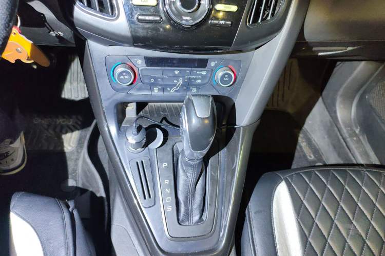 Used Ford Focus 2015 Sedan 1.6L Automatic Trend Model Gear Lever