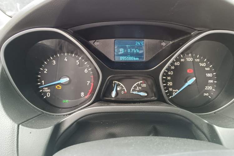 Used Ford Focus 2015 Sedan EcoBoost 125 Manual – Ultra-Style Edition Instrument Cluster