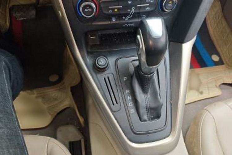 Used Ford Focus 2015 Sedan 1.6L Automatic Trend Model Interior 2