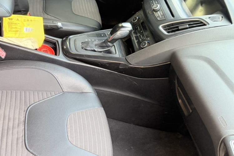 Used Ford Focus 2015 Hatchback EcoBoost 180 Automatic Elite Model Interior 3