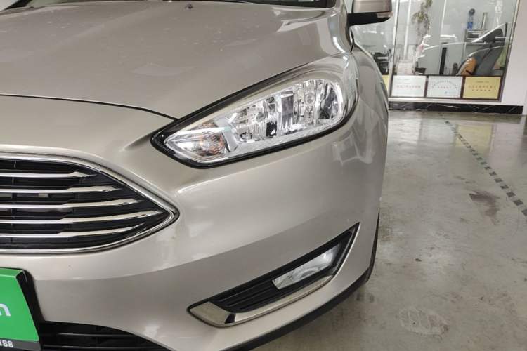 Used Ford Focus 2015 Sedan 1.6L Manual Fashion Edition Left Front Headlight
